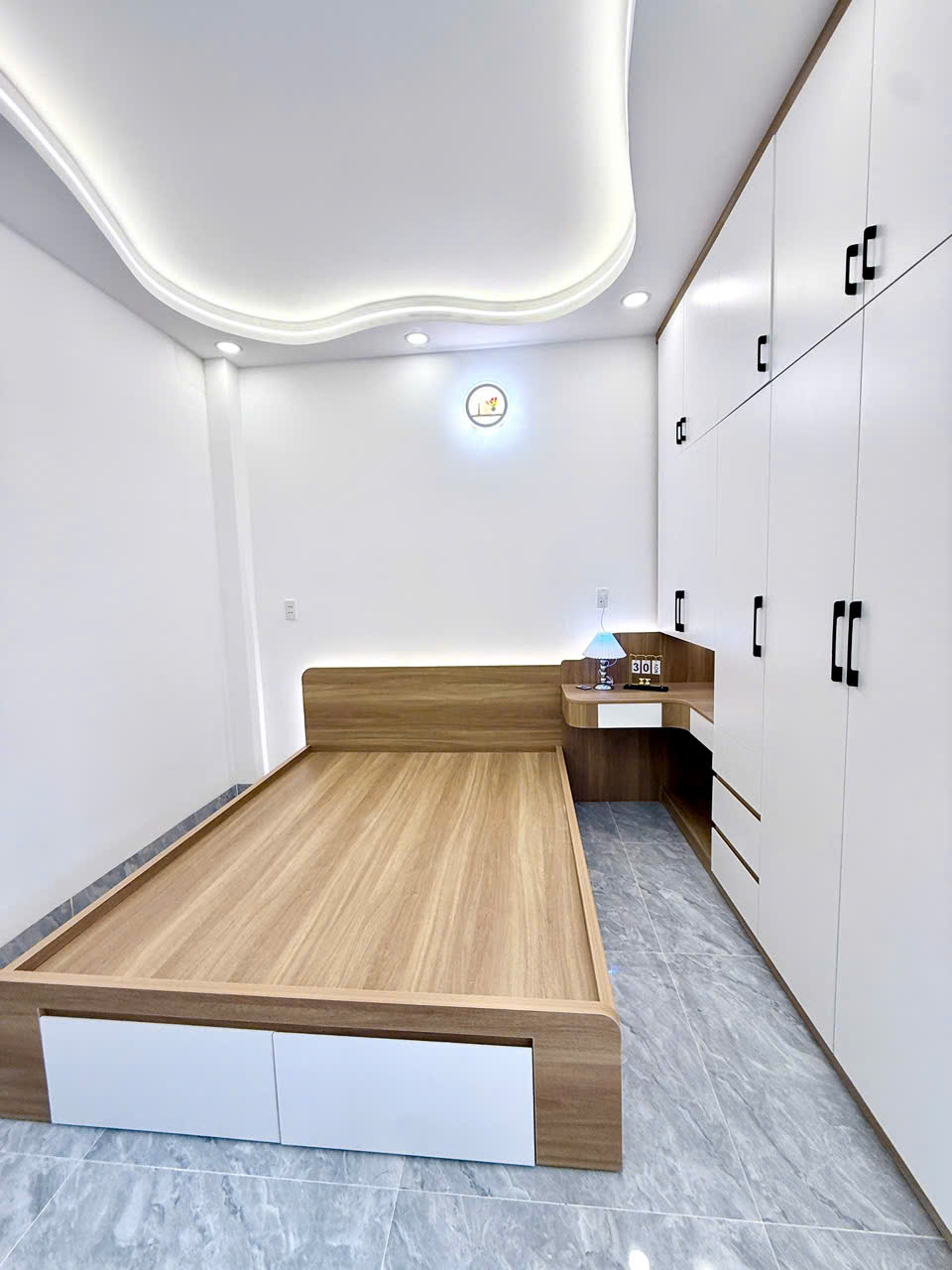 HẺM XE HƠI THÔNG - NGAY NGÃ TƯ 4 XÃ - HƯƠNG LỘ 2 - GIÁP TÂN PHÚ - NHÀ MỚI ĐẸP 5 TẦNG - 56M2 - 4x14M - SỔ VUÔNG VỨC ĐẸP HOÀN CÔNG ĐỦ- M0183