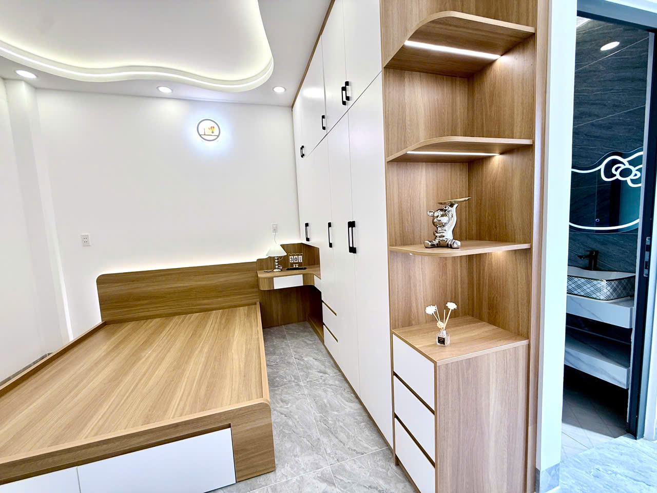 HẺM XE HƠI THÔNG - NGAY NGÃ TƯ 4 XÃ - HƯƠNG LỘ 2 - GIÁP TÂN PHÚ - NHÀ MỚI ĐẸP 5 TẦNG - 56M2 - 4x14M - SỔ VUÔNG VỨC ĐẸP HOÀN CÔNG ĐỦ- M0183