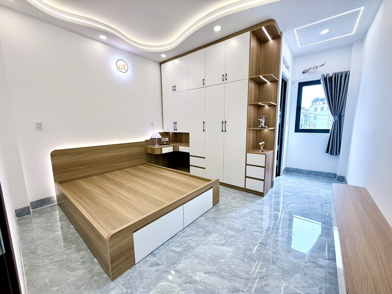 HẺM XE HƠI THÔNG - NGAY NGÃ TƯ 4 XÃ - HƯƠNG LỘ 2 - GIÁP TÂN PHÚ - NHÀ MỚI ĐẸP 5 TẦNG - 56M2 - 4x14M - SỔ VUÔNG VỨC ĐẸP HOÀN CÔNG ĐỦ- M0183