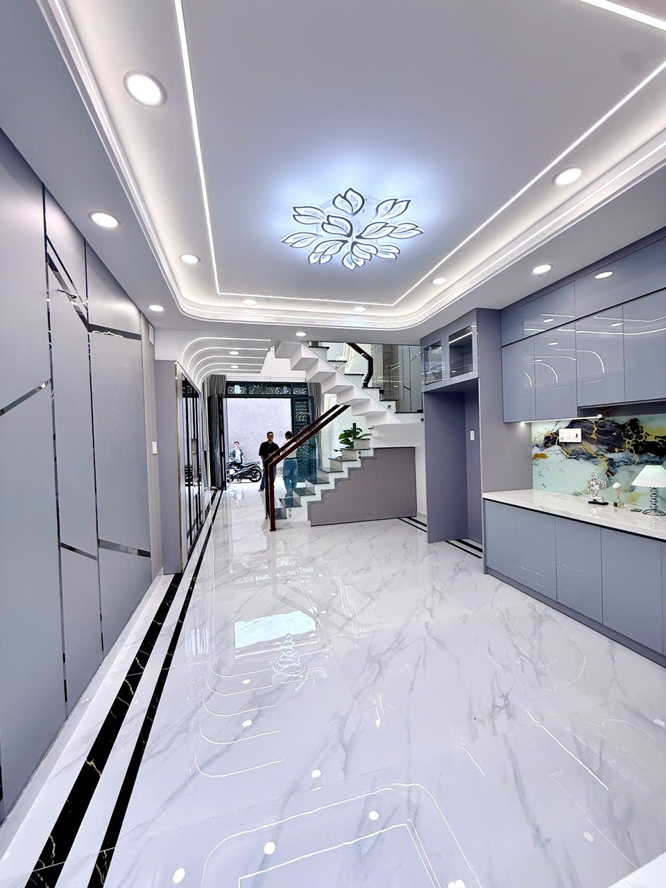 HẺM XE HƠI THÔNG - NGAY NGÃ TƯ 4 XÃ - HƯƠNG LỘ 2 - GIÁP TÂN PHÚ - NHÀ MỚI ĐẸP 5 TẦNG - 56M2 - 4x14M - SỔ VUÔNG VỨC ĐẸP HOÀN CÔNG ĐỦ- M0183