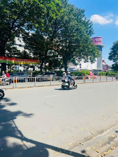 MẶT TIỀN KINH DOANH  BỜ BAO TÂN THẮNG - TÂN PHÚ - ĐƯỜNG 30M CÓ VỈA HÈ 5M - ĐỐI DIỆN AEON MALL TÂN PHÚ - 114M2 - NHÀ C4 TIỆN XÂY MỚI THEO Ý THÍCH - TRƯỚC CÓ DÒNG TIỀN 60TR/TH - 28,5 TỶ - M0184