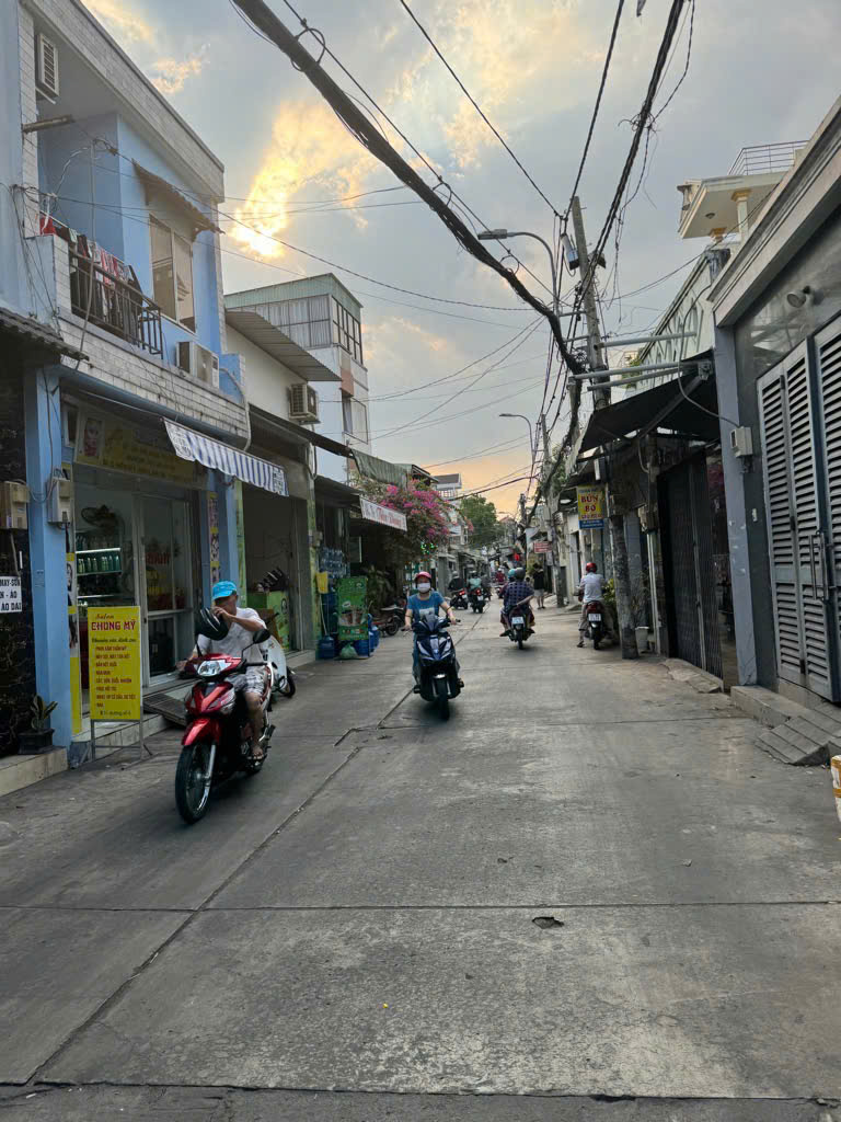 MẶT TIỀN - NHÀ 2 TẦNG MỚI ĐẸP - NGAY CHỢ BÌNH LONG [BÌNH TÂN]- GIÁP TÂN PHÚ - NGUYỄN SƠN - KHU KINH DOANH - XE CỘ TẤP NẬP NGÀY ĐÊM - ĐƯỜNG XE TẢI 8M THÔNG - 45M2 - SỔ NỞ HẬU - HC ĐỦ - GIÁ CHỈ 5.3 TỶ - M0188 