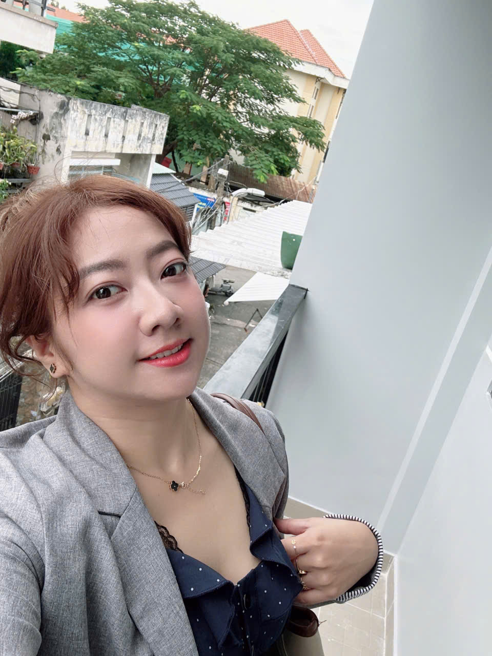 HIẾM - NHÀ 3 TẦNG MỚI SỬA VÀO Ở NGAY - VÀI MÉT RA ĐƯỜNG KÊNH NƯỚC ĐEN - MẶT TIỀN ĐƯỜNG XE HƠI THÔNG - GIÁ CHỈ 2.2 TỶ - M0189