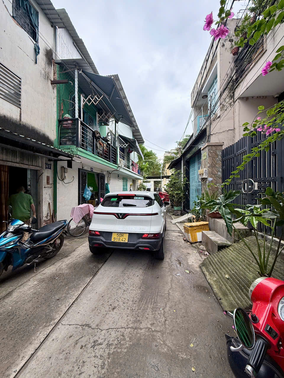 HIẾM - NHÀ 3 TẦNG MỚI SỬA VÀO Ở NGAY - VÀI MÉT RA ĐƯỜNG KÊNH NƯỚC ĐEN - MẶT TIỀN ĐƯỜNG XE HƠI THÔNG - GIÁ CHỈ 2.2 TỶ - M0189