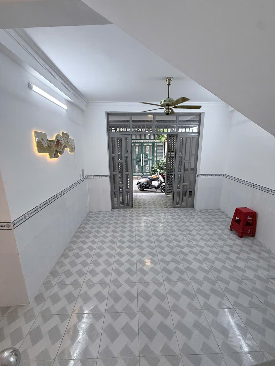 NHÀ MỚI Ở NGAY PHÚ THỌ HÒA, TÂN PHÚ - HẺM 5M XE HƠI VÀO NHÀ NGỦ - NGANG 5,2M NỞ HẬU - 3 TẦNG - 8.2 TỶ - M0191