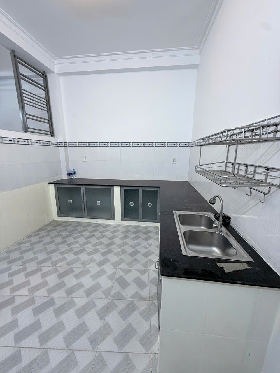 NHÀ MỚI Ở NGAY PHÚ THỌ HÒA, TÂN PHÚ - HẺM 5M XE HƠI VÀO NHÀ NGỦ - NGANG 5,2M NỞ HẬU - 3 TẦNG - 8.2 TỶ - M0191