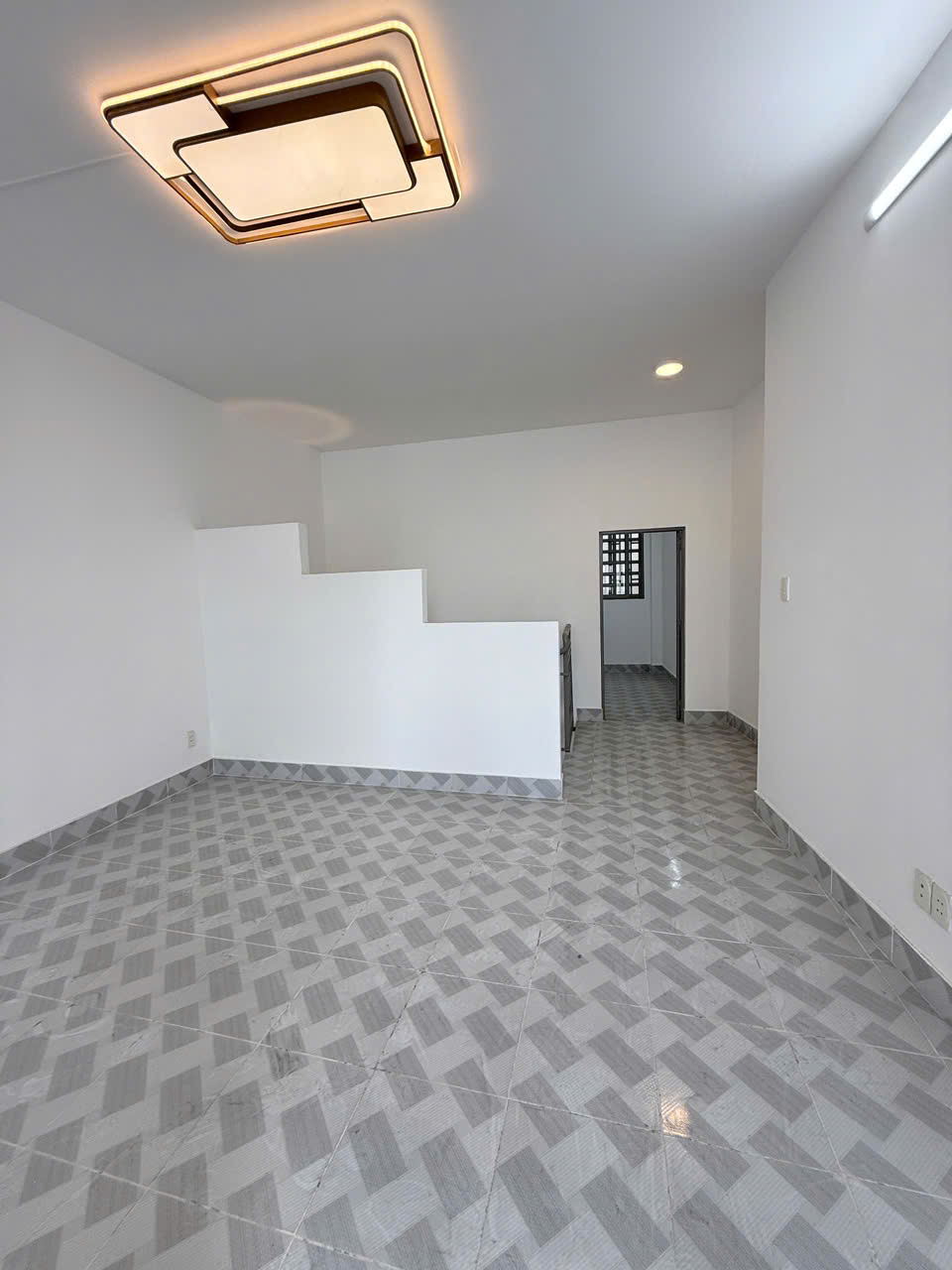 NHÀ MỚI Ở NGAY PHÚ THỌ HÒA, TÂN PHÚ - HẺM 5M XE HƠI VÀO NHÀ NGỦ - NGANG 5,2M NỞ HẬU - 3 TẦNG - 8.2 TỶ - M0191