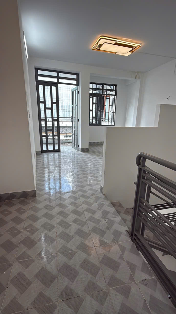 NHÀ MỚI Ở NGAY PHÚ THỌ HÒA, TÂN PHÚ - HẺM 5M XE HƠI VÀO NHÀ NGỦ - NGANG 5,2M NỞ HẬU - 3 TẦNG - 8.2 TỶ - M0191