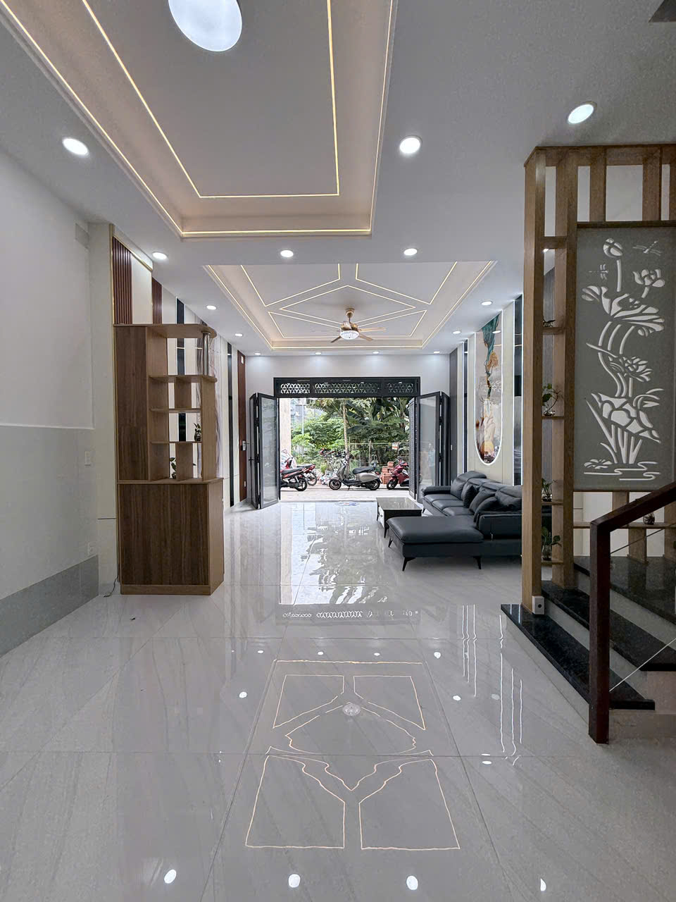 NHÀ 4 TẦNG MỚI XÂY VÀO Ở NGAY THIẾT KẾ HIỆN ĐẠI - HẺM XE HƠI ĐỖ TẠI NHÀ - SÁT AEONMALL TÂN PHÚ- NGANG 5.15M - KHÔNG LỘ GIỚI - KHU PHÂN LÔ - GIÁ 6.2 TỶ - M0192