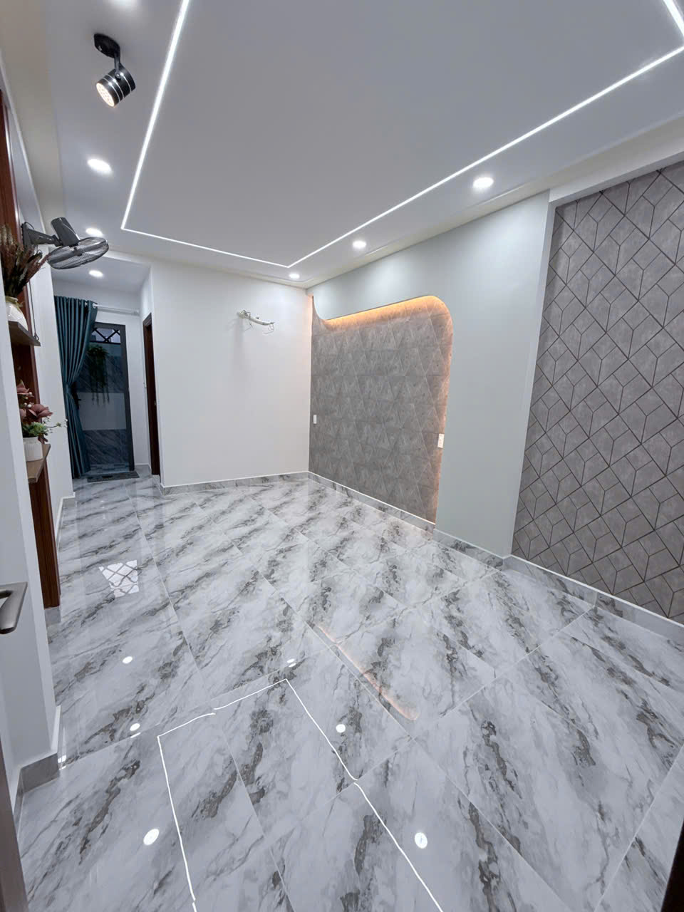 NHÀ MỚI ĐẸP THẲNG 1 TRỤC RA TỚI AEON TÂN PHÚ - DÀI 17M - 4PN - 5.6 TỶ - M0203