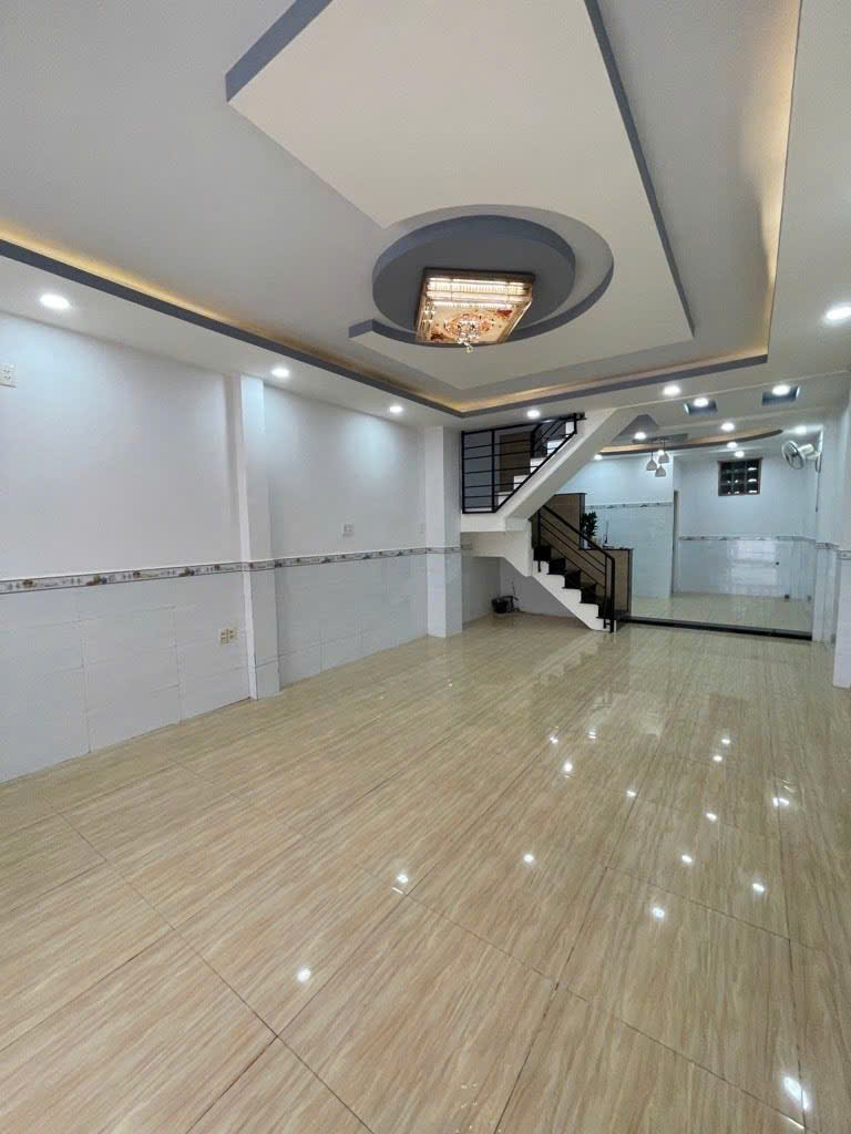 Ô TÔ TRONG NHÀ NGAY NGUYỄN SƠN - TÂN PHÚ - BỀ NGANG GẦN 5M DÀI 14M - 6.88TỶ - M0199