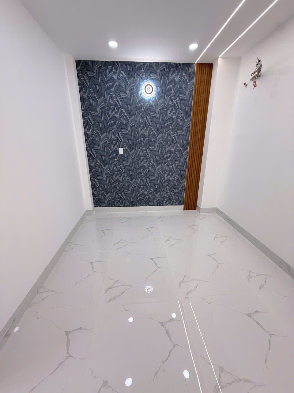 NHÀ ĐẸP 5 TẦNG MỚI XÂY - HẺM XE TẢI NHỎ LÊ VĂN QUỚI -  6.7 TỶ - M0200