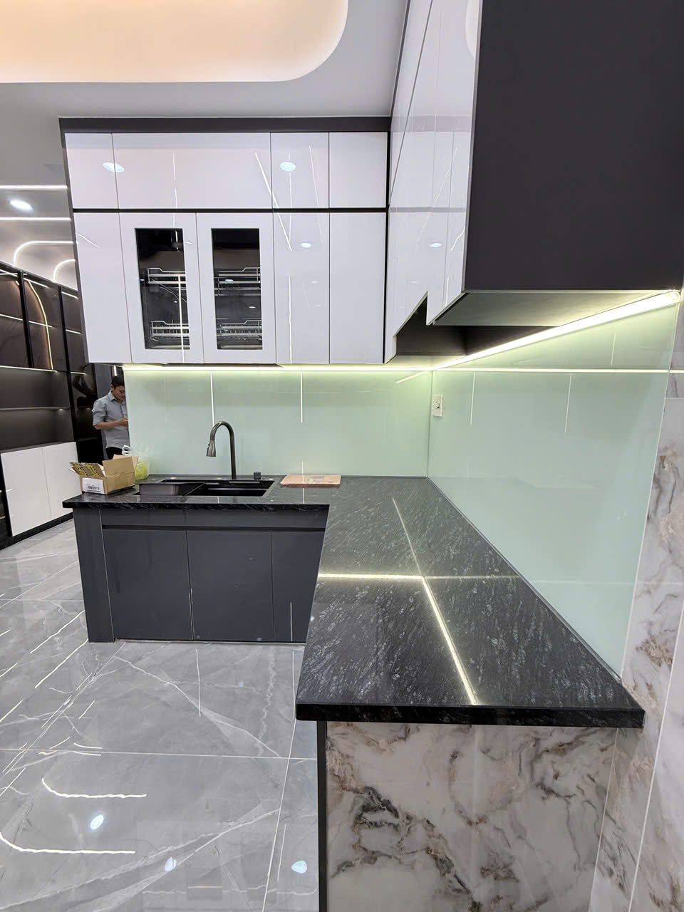 NHÀ ĐẸP 5 TẦNG MỚI XÂY - HẺM XE TẢI NHỎ LÊ VĂN QUỚI -  6.7 TỶ - M0200