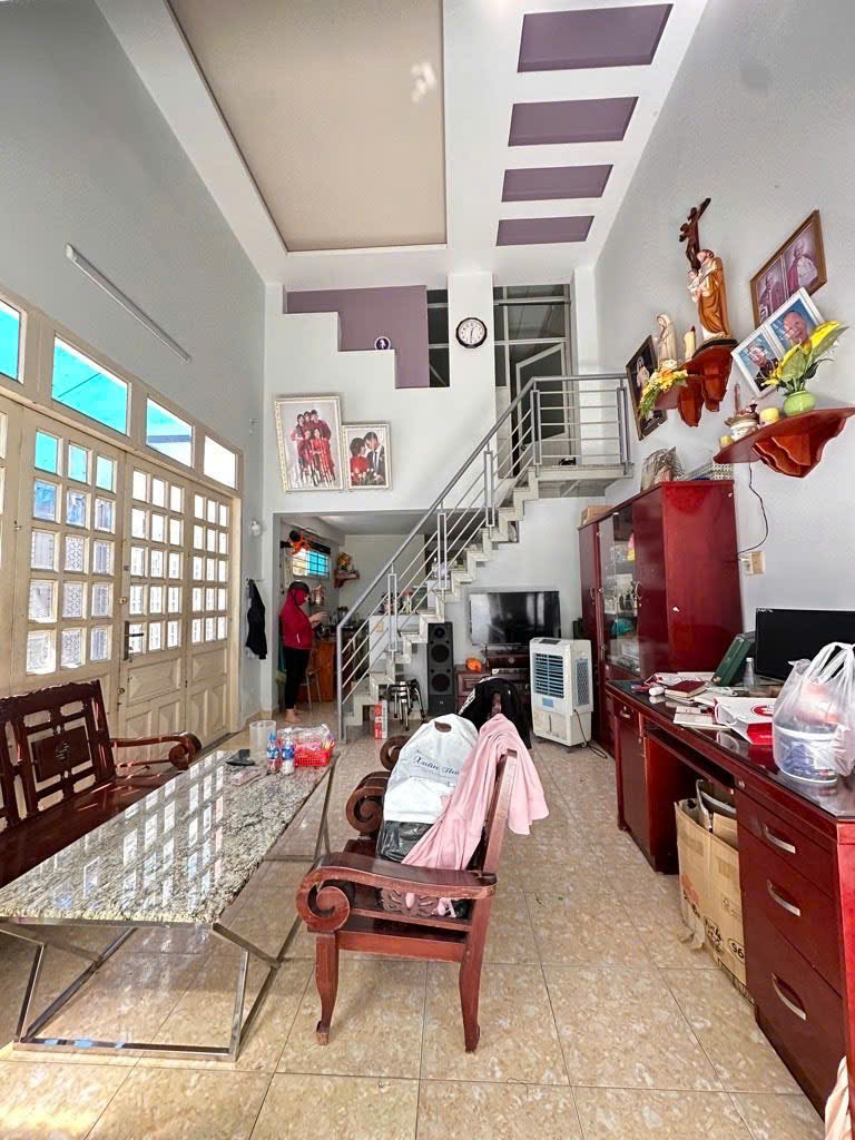 NHÀ ĐƯỜNG 6M THÔNG - TÂN HƯƠNG - XE HƠI TẬN CỬA -NHÀ TO CHIA NGĂN DÒNG TIỀN 4TR/THÁNG - CHỈ 6.3 TỶ - M0212 