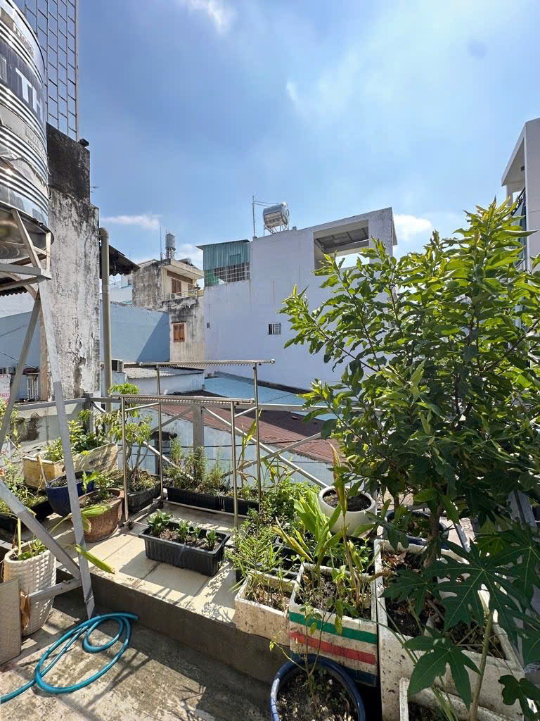 NHÀ ĐƯỜNG 6M THÔNG - TÂN HƯƠNG - XE HƠI TẬN CỬA -NHÀ TO CHIA NGĂN DÒNG TIỀN 4TR/THÁNG - CHỈ 6.3 TỶ - M0212 