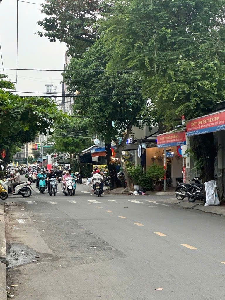 2 MẶT TIỀN KINH DOANH - NGAY THPT TRẦN PHÚ - VỊ TRÍ TRUNG TÂM TÂN PHÚ - NGANG GẦN 8M x 19 - 150M2- DÒNG TIỀN CHO THUÊ ỔN ĐỊNH - CHỈ 23 T.Ỷ - M0218 