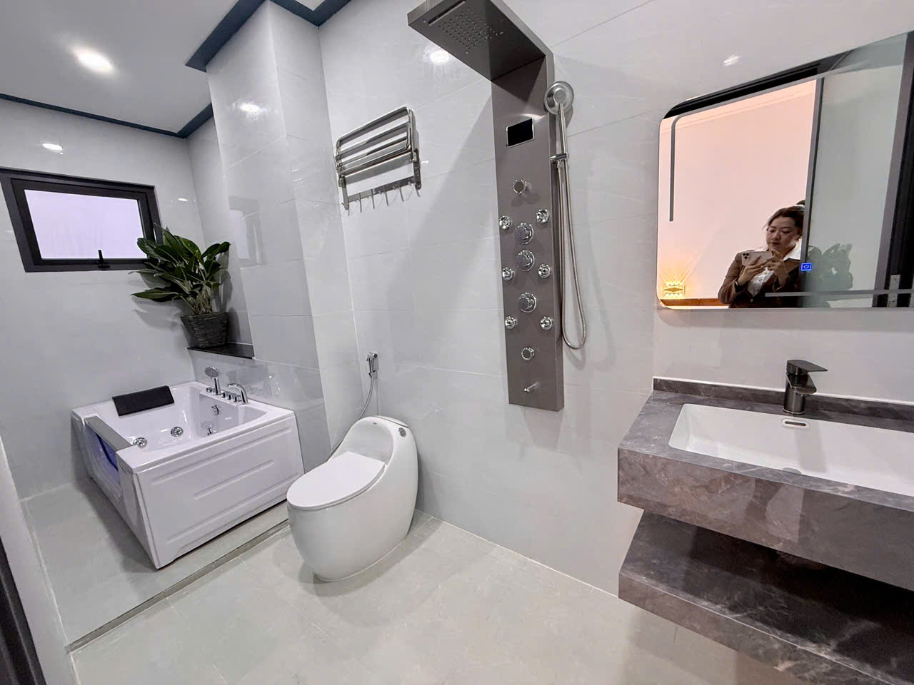 SIÊU PHẨM 1 SẸC KHU LÊ VĂN QUỚI - XE HƠI NGỦ TRONG NHÀ - NỘI THẤT XỊN - 4,5x12M - 5PN - 7.6 TỶ - M0227