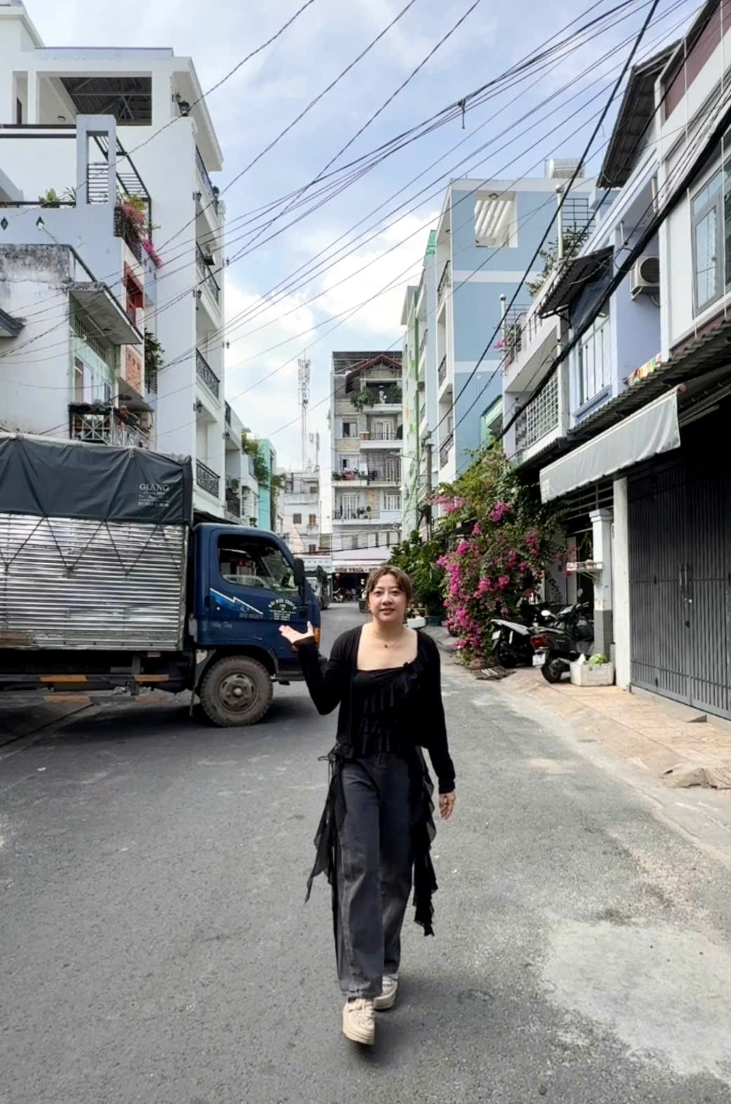 VỊ TRÍ ĐẸP - 2 MẶT CỰC THOÁNG - NỞ HẬU - XE HƠI TRÁNH VI VU - KHU VIP CHỢ ĐÊM NGUYỄN SƠN - NGAY NGUYỄN NHỮ LÃM - TÂN PHÚ - KHU PHỐ ĂN UỐNG KINH DOANH - 2 TẦNG - SỔ ĐẸP HOÀN CÔNG ĐỦ - CHỈ 5.3 TỶ - M0230