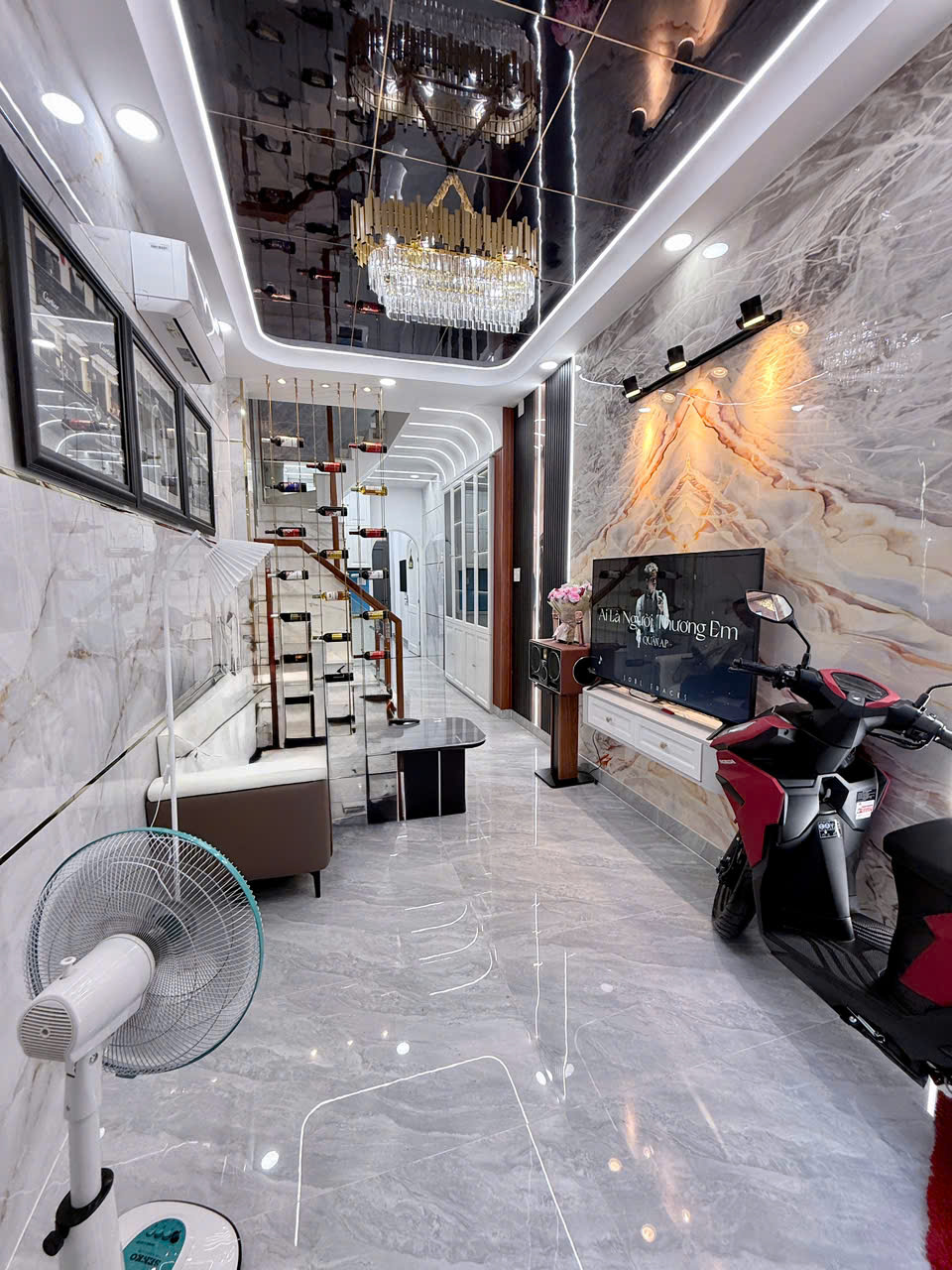 VỊ TRÍ ĐẸP - 2 MẶT CỰC THOÁNG - NỞ HẬU - XE HƠI TRÁNH VI VU - KHU VIP CHỢ ĐÊM NGUYỄN SƠN - NGAY NGUYỄN NHỮ LÃM - TÂN PHÚ - KHU PHỐ ĂN UỐNG KINH DOANH - 2 TẦNG - SỔ ĐẸP HOÀN CÔNG ĐỦ - CHỈ 5.3 TỶ - M0230