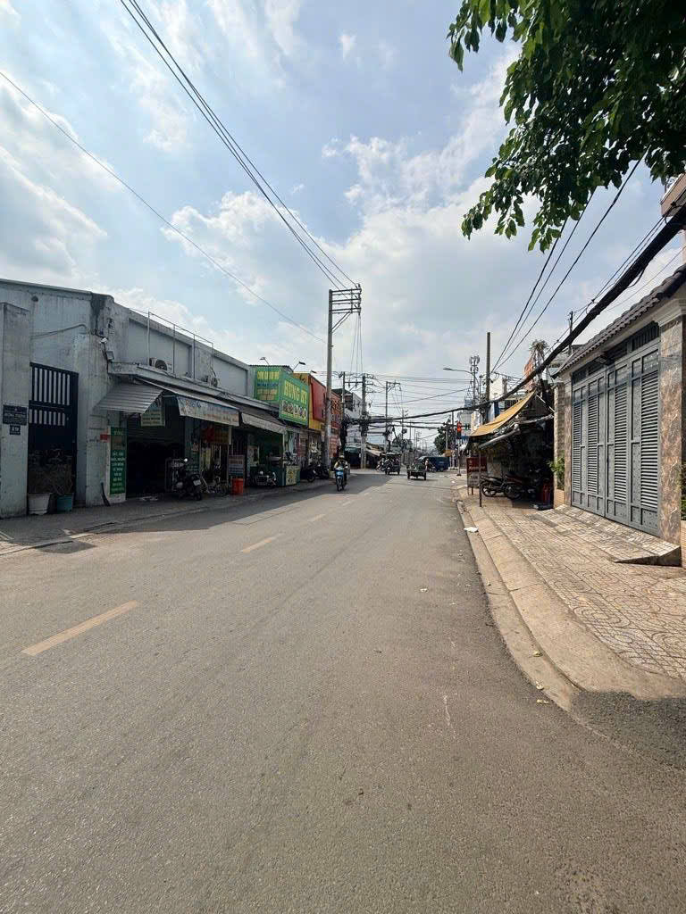 NHÀ CẤP 4 ĐANG LÀM KHO - TIỆN XÂY MỚI - HẺM 4M NGAY LÊ VĂN QUỚI - MÃ LÒ - 65M2 - 4,5 TỶ - M0233