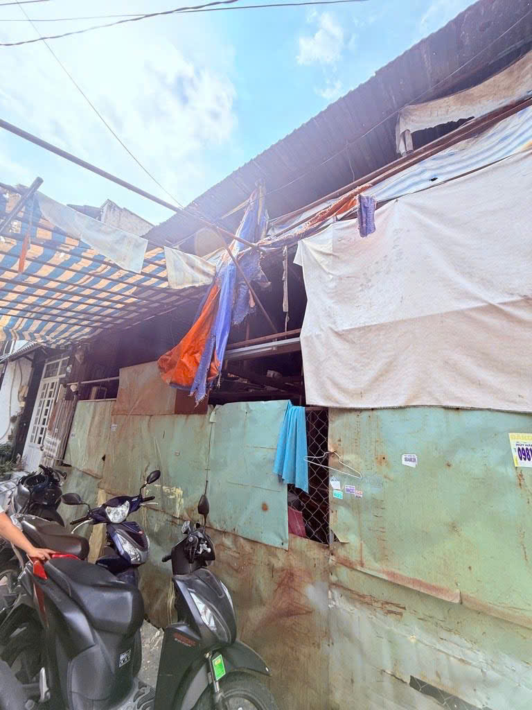 NHÀ CẤP 4 ĐANG LÀM KHO - TIỆN XÂY MỚI - HẺM 4M NGAY LÊ VĂN QUỚI - MÃ LÒ - 65M2 - 4,5 TỶ - M0233