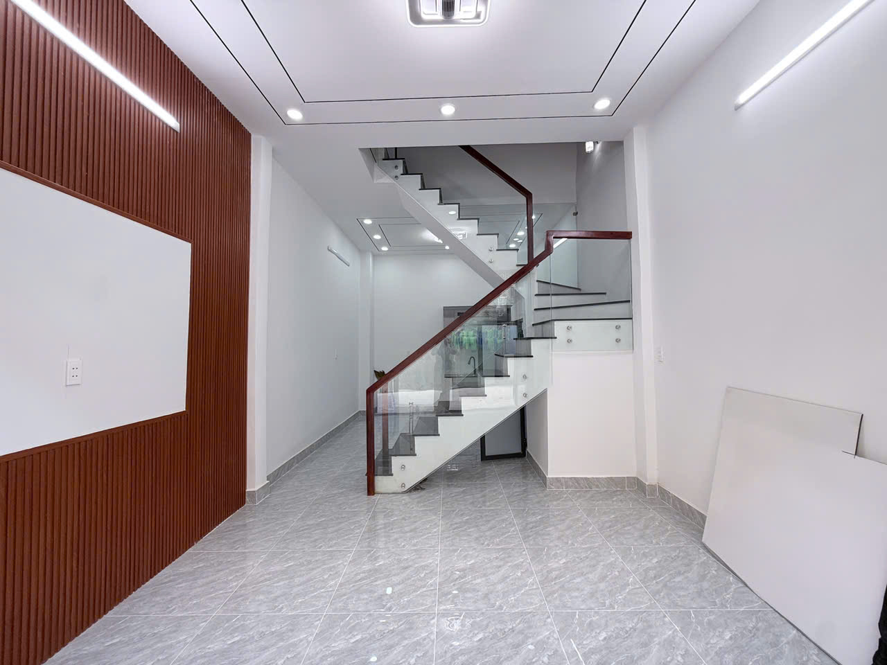 NHÀ MỚI 2 TẦNG SÁT AEON MALL TÂN PHÚ - XE HƠI ĐỖ CỬA - 32M2 - 4.35 TỶ - M0252