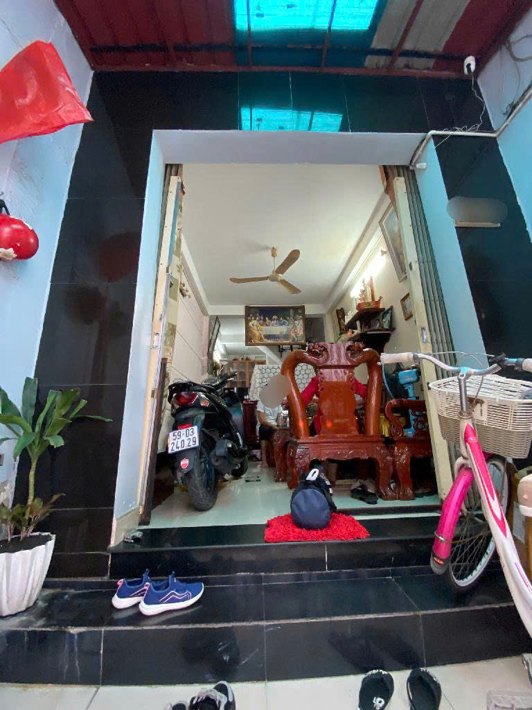 NHÀ GẦN TRƯỜNG ĐẠI HỌC THỰC PHẨM LÊ TRỌNG TẤN - GẦN CHỢ - 4PN - 5.1 TỶ - M0256