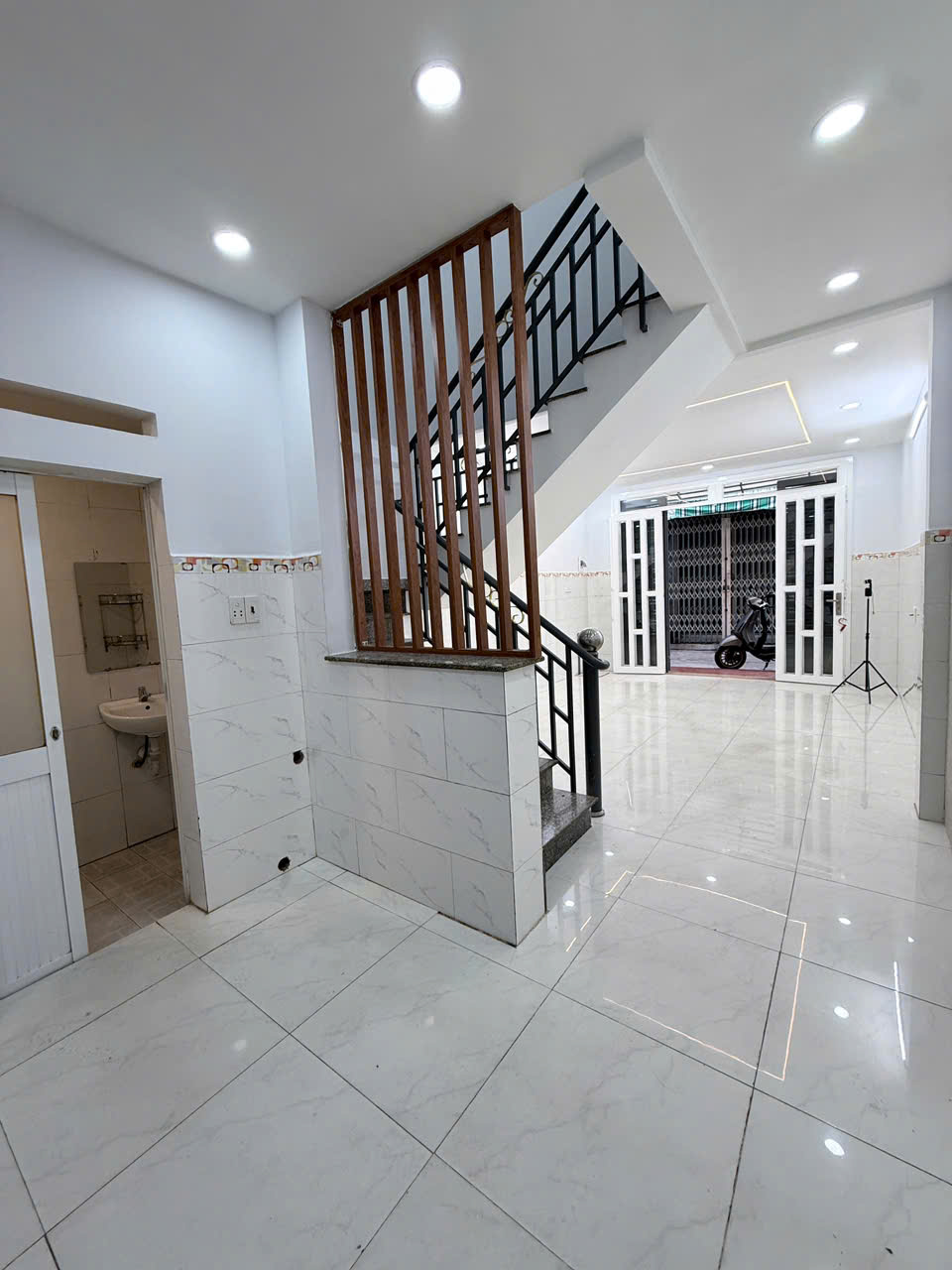 VỊ TRÍ ĐẸP HẺM 4M - KỀ BÊN LÊ THÚC HOẠCH - BÌNH LONG - NGÃ TƯ 4 XÃ - GIÁP TÂN PHÚ - 2 TẦNG - 40M2 - 4.45 TỶ - M0261