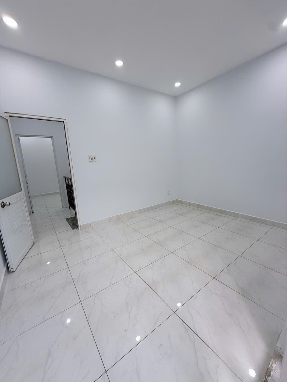 VỊ TRÍ ĐẸP HẺM 4M - KỀ BÊN LÊ THÚC HOẠCH - BÌNH LONG - NGÃ TƯ 4 XÃ - GIÁP TÂN PHÚ - 2 TẦNG - 40M2 - 4.45 TỶ - M0261