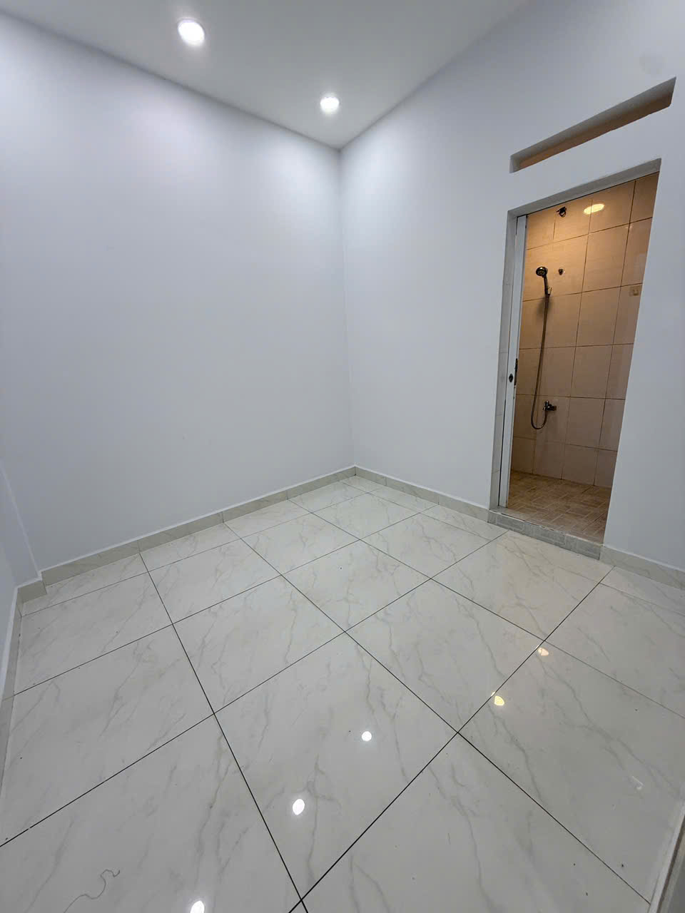 VỊ TRÍ ĐẸP HẺM 4M - KỀ BÊN LÊ THÚC HOẠCH - BÌNH LONG - NGÃ TƯ 4 XÃ - GIÁP TÂN PHÚ - 2 TẦNG - 40M2 - 4.45 TỶ - M0261