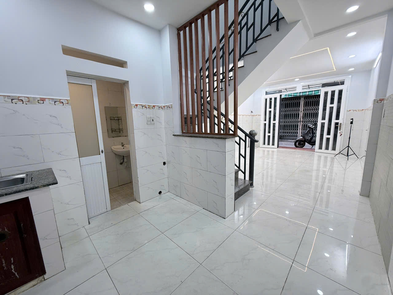 VỊ TRÍ ĐẸP HẺM 4M - KỀ BÊN LÊ THÚC HOẠCH - BÌNH LONG - NGÃ TƯ 4 XÃ - GIÁP TÂN PHÚ - 2 TẦNG - 40M2 - 4.45 TỶ - M0261